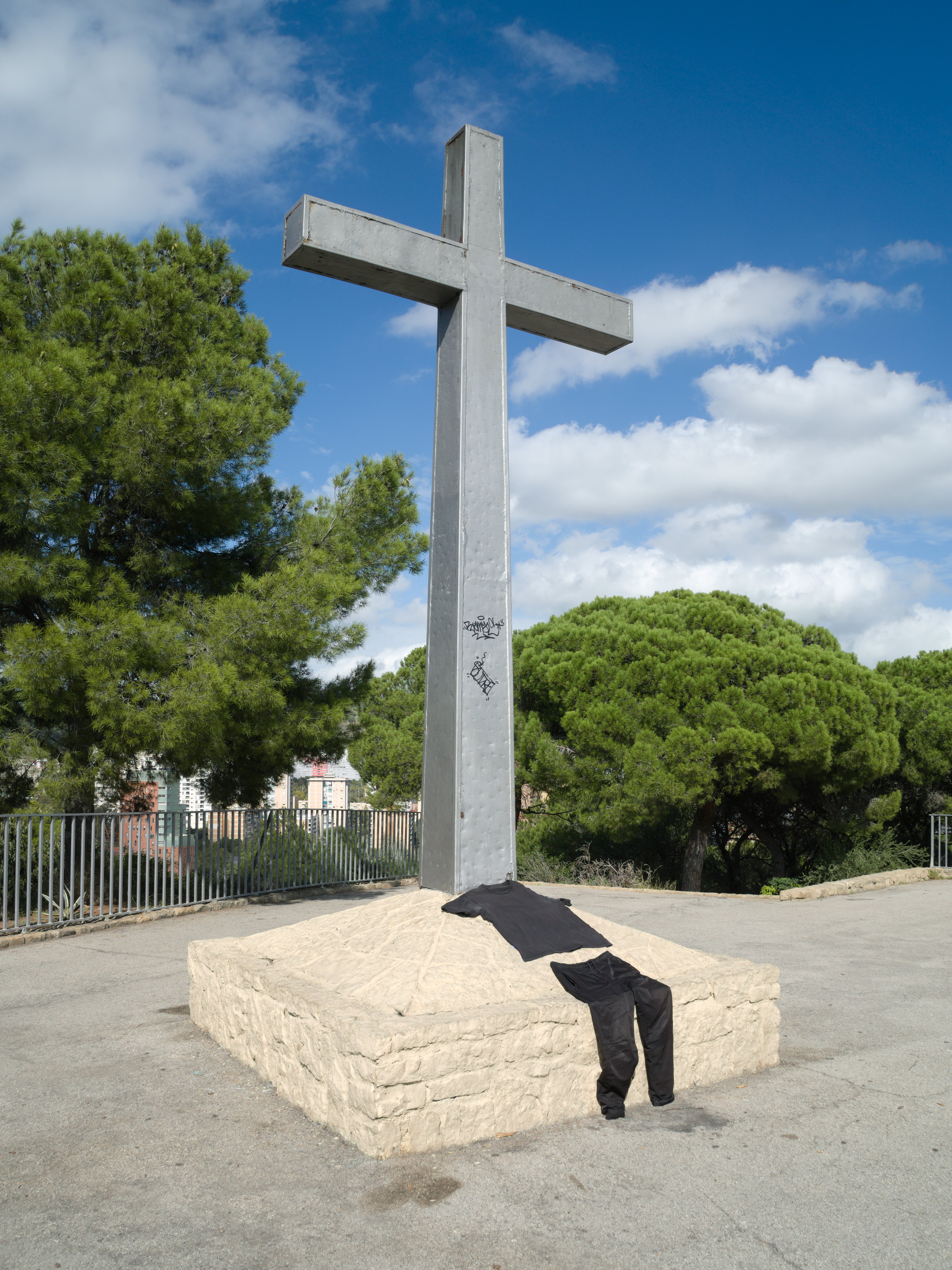 Cruz del Turó de la Peira. Barcelona hoy. Fotografía conceptual de Ibán Ojea.
